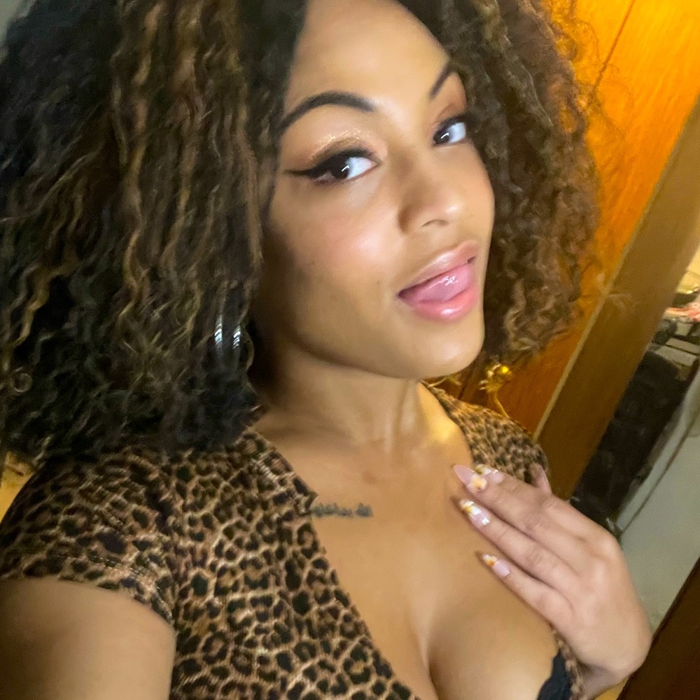 Meet your Posher, Alexus